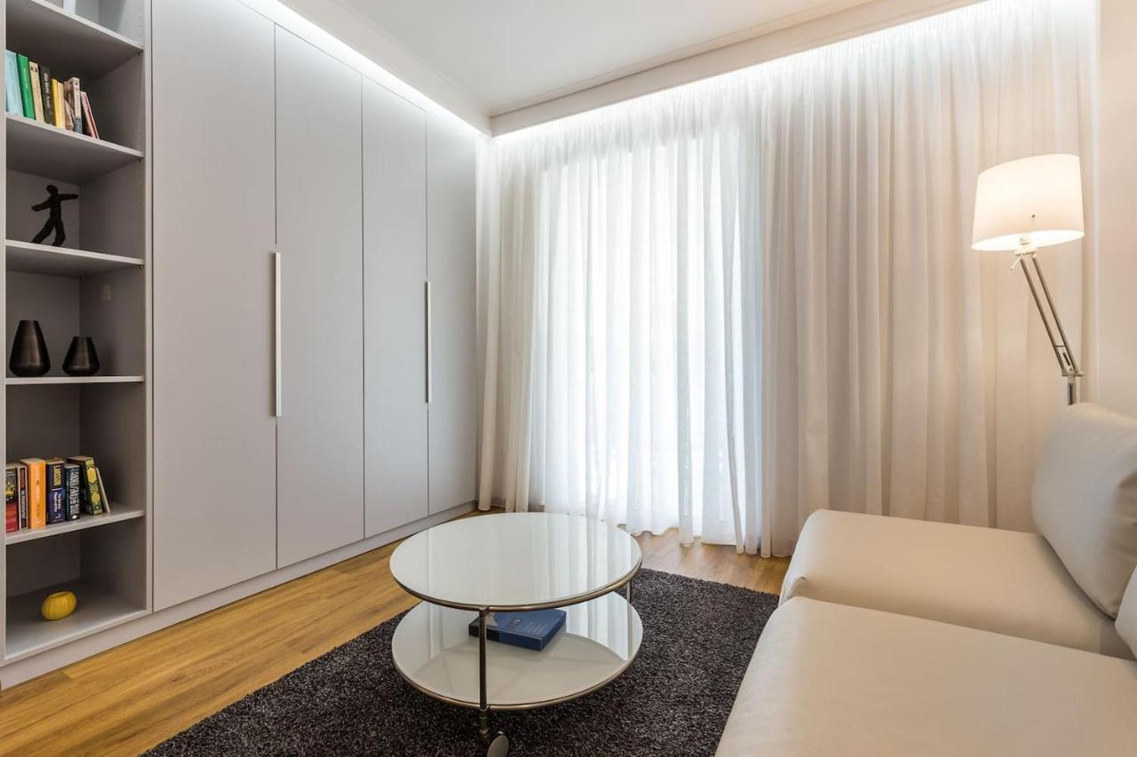אתונה Elegant Apartment W Great Balcony In Vouliagmeni מראה חיצוני תמונה