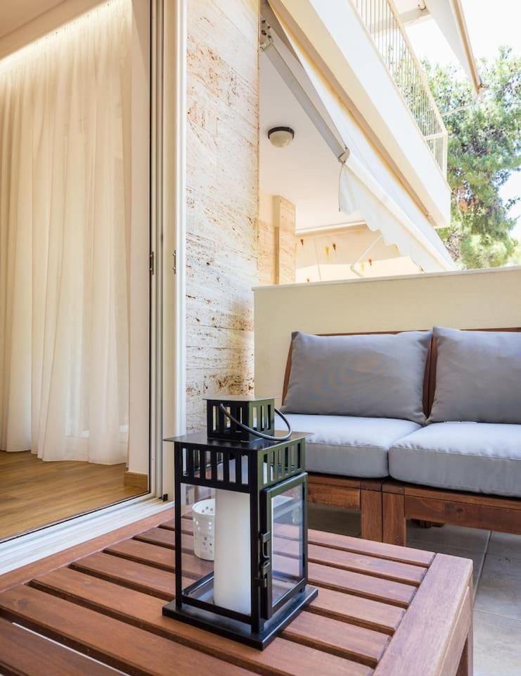 אתונה Elegant Apartment W Great Balcony In Vouliagmeni מראה חיצוני תמונה