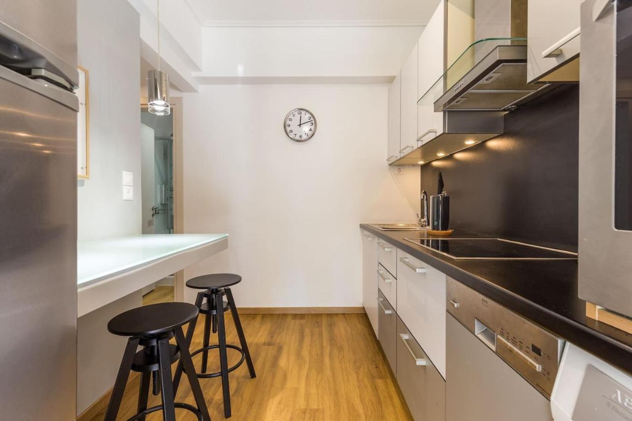 אתונה Elegant Apartment W Great Balcony In Vouliagmeni מראה חיצוני תמונה