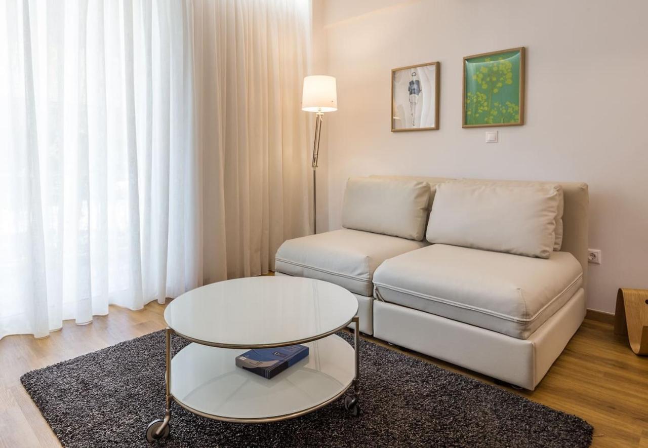 אתונה Elegant Apartment W Great Balcony In Vouliagmeni מראה חיצוני תמונה