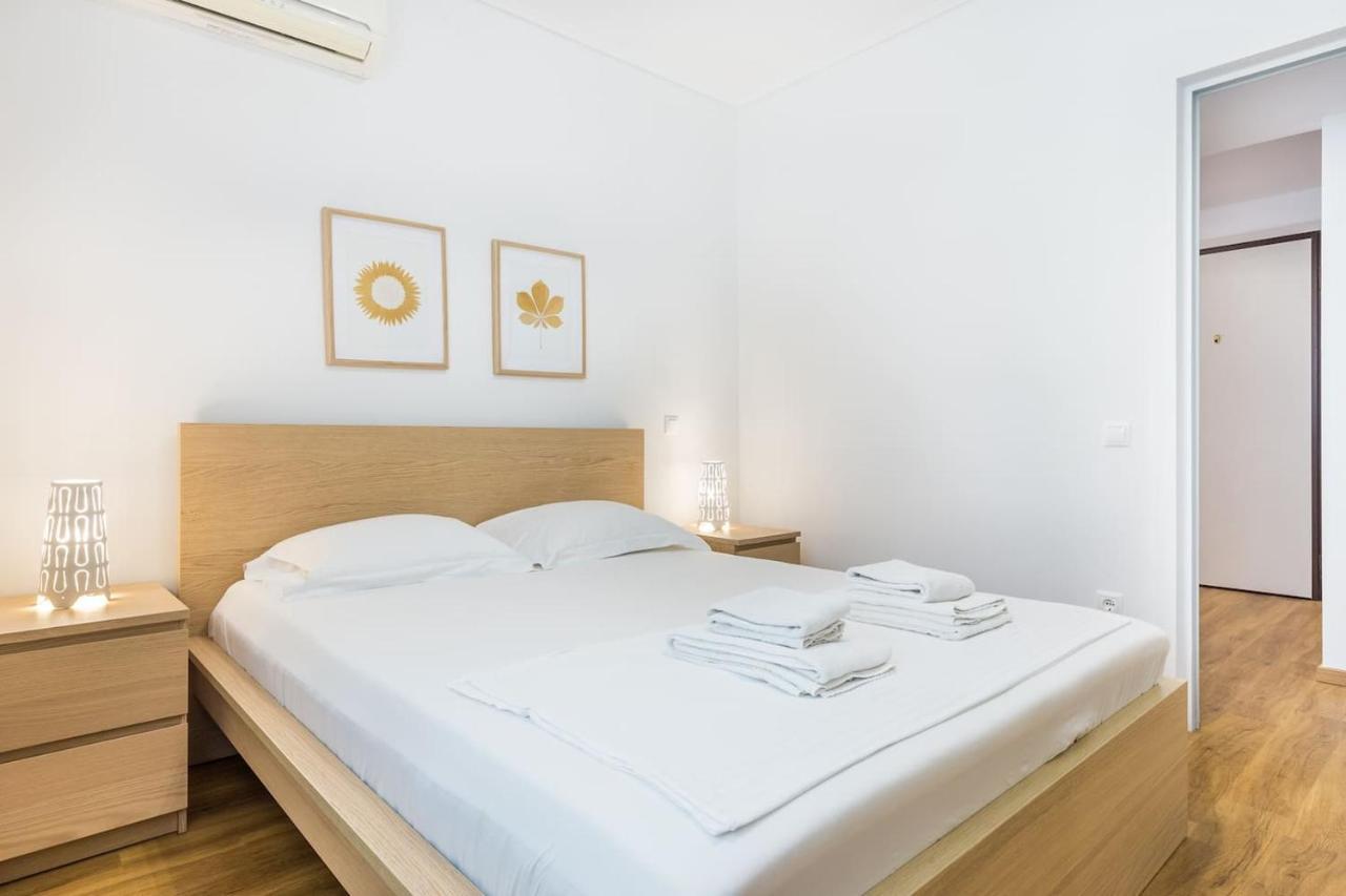 אתונה Elegant Apartment W Great Balcony In Vouliagmeni מראה חיצוני תמונה