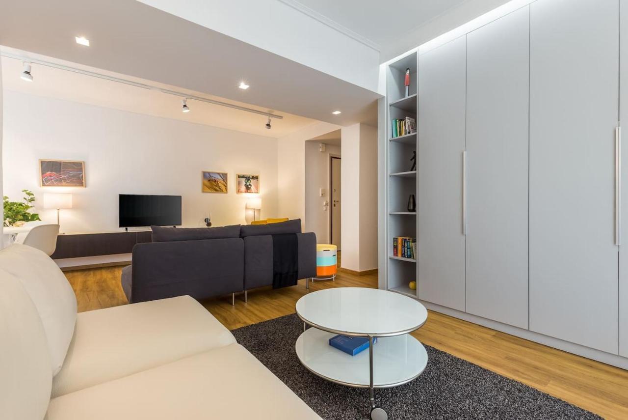 אתונה Elegant Apartment W Great Balcony In Vouliagmeni מראה חיצוני תמונה