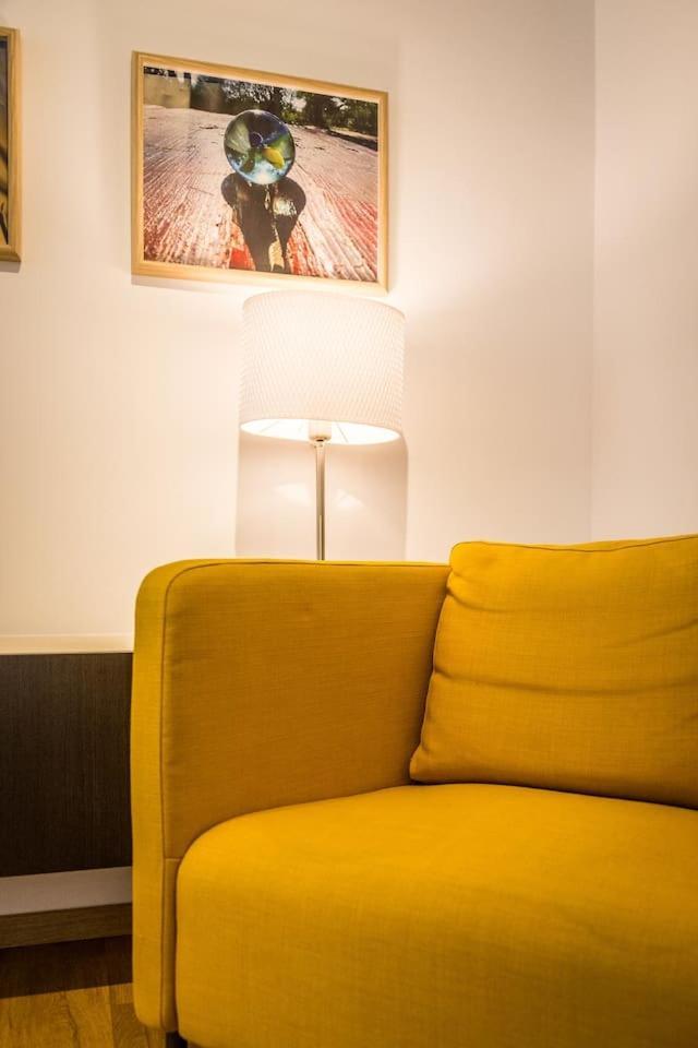 אתונה Elegant Apartment W Great Balcony In Vouliagmeni מראה חיצוני תמונה