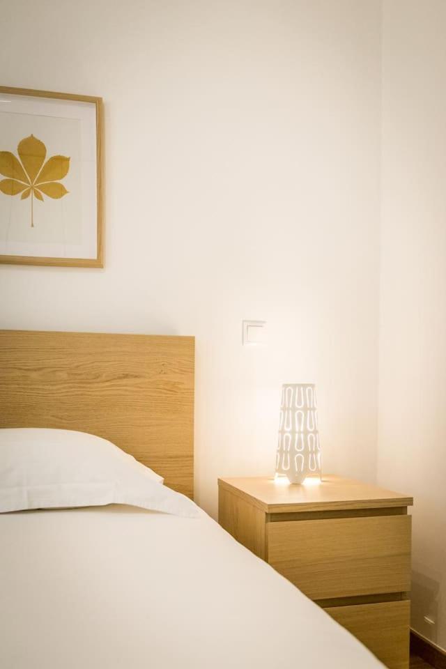 אתונה Elegant Apartment W Great Balcony In Vouliagmeni מראה חיצוני תמונה